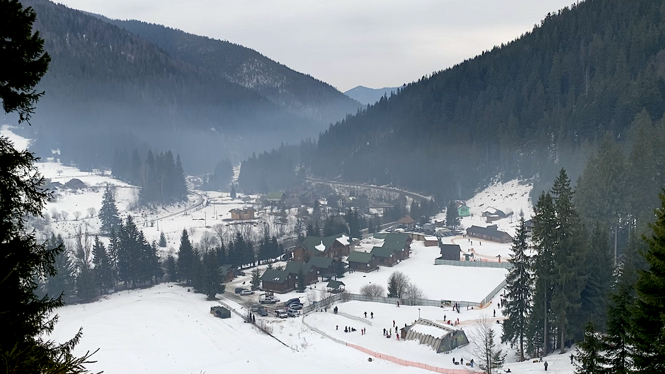 Бюджетный зимний отдых: где недорого покататься на лыжах в Карпатах